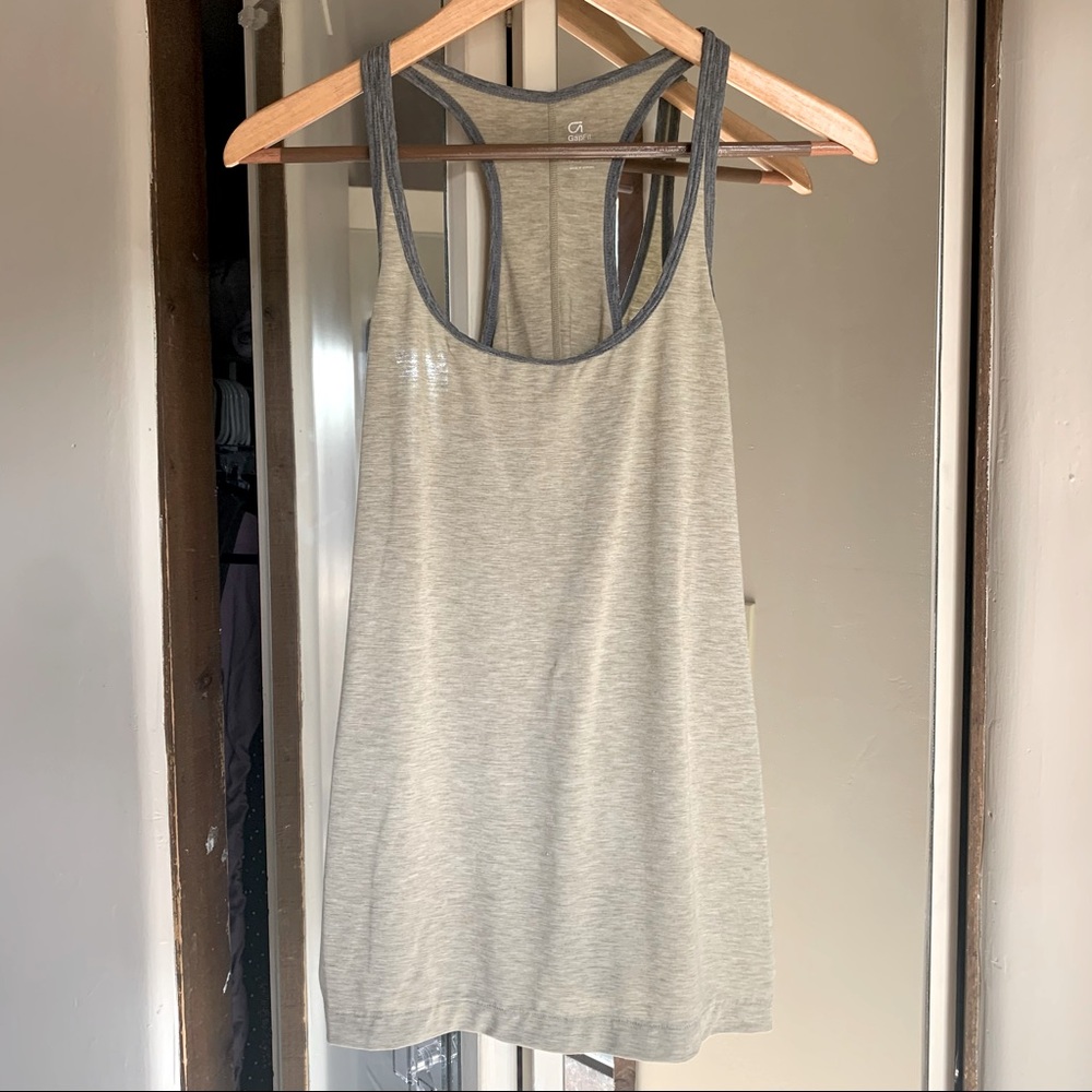 GAP Fit Breathe Layering Workout Top Green M